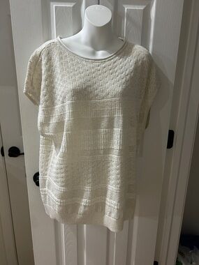 Women women’s style and color sweater blouse size medium